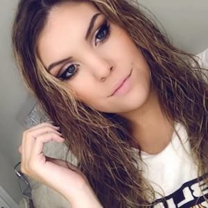 Meet your Posher, Dena